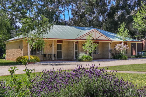 All Seasons Mansfield - Accommodation Asia 6