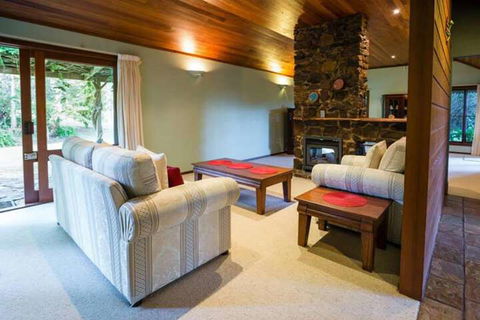 Mt Glorious Getaways - Accommodation Asia 1