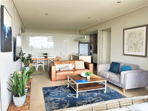 White Shells Luxury Apartments - Accommodation Asia 6