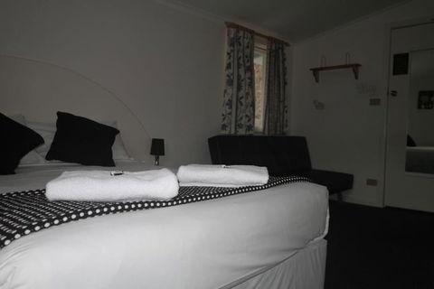 Black Bear Inn - Accommodation Asia 6