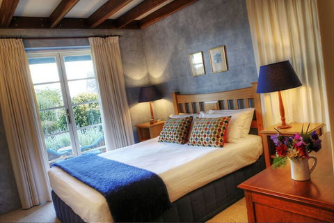 Vineyard Cottages - Accommodation Asia 5