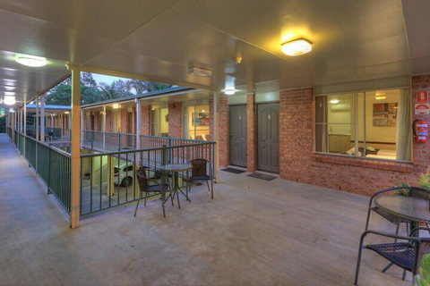 Bent Street Motor Inn - Accommodation China 5