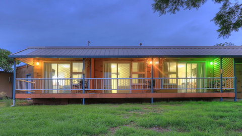 Jacaranda Motor Lodge - Accommodation Guide 3