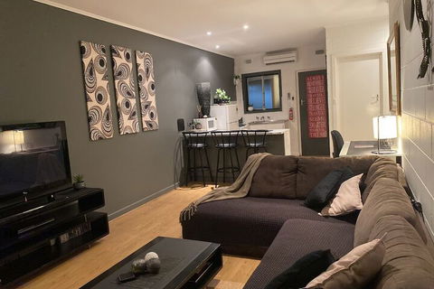 Apartment On Tennyson - Accommodation Asia 7