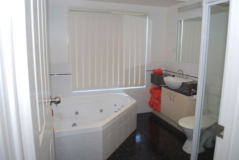 Lookout Holiday Units - Accommodation Asia 4
