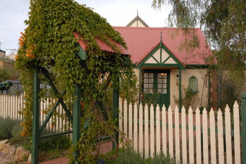 The Dove Cote - Accommodation Asia 1