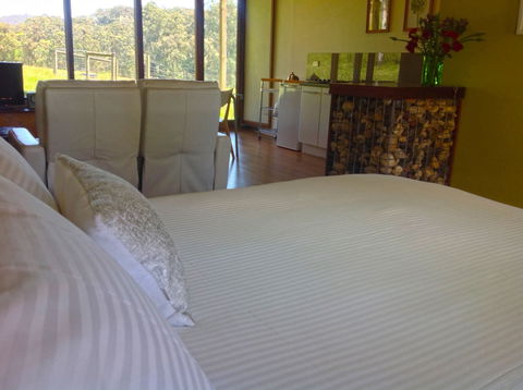Valley Farm Vineyard Cottages - Accommodation Asia 3