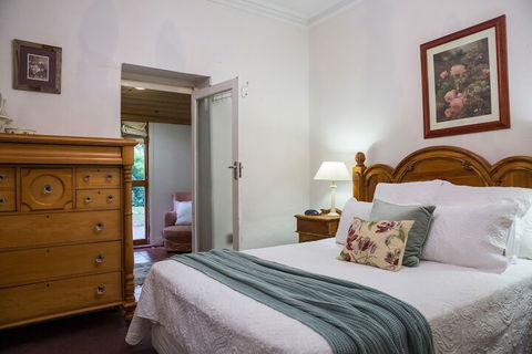 Wishing Well Cottage - Accommodation Guide 1