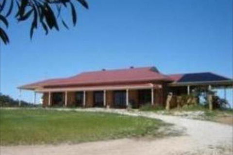 Clare View Accommodation - Accommodation Guide 2