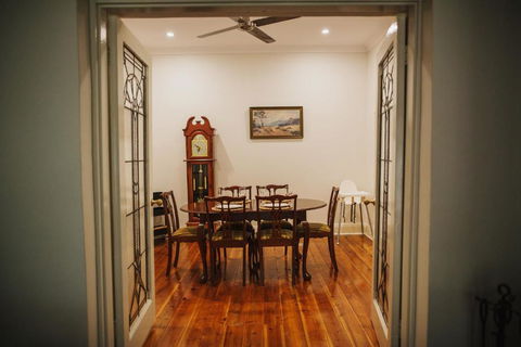 Cooke Cottage - Accommodation Guide 6