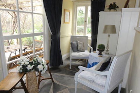 Lemontree Cottage - Accommodation Guide 1
