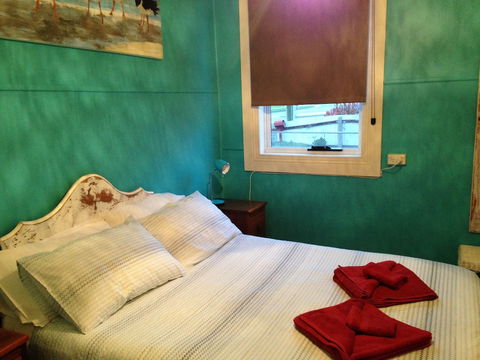 The Spotted Salmon Cottage - Accommodation Guide 2
