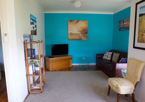 The Spotted Salmon Cottage - Accommodation Guide 0