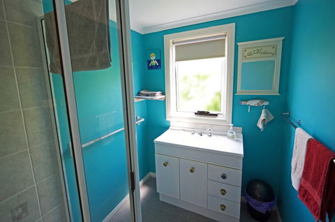 The Spotted Salmon Cottage - Accommodation Guide 6