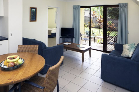 Palms At Trinity - Accommodation Guide 2