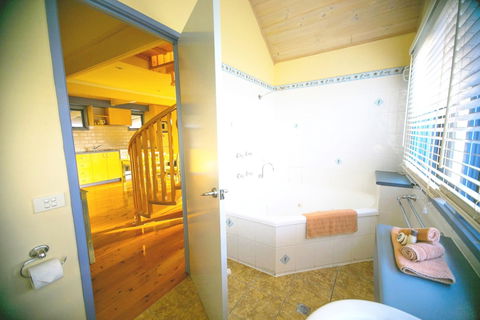 Rayville Boat Houses - Accommodation Asia 4