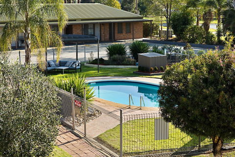 Statesman Motor Inn - Accommodation Asia 1