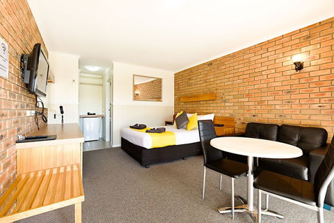 Statesman Motor Inn - Accommodation Asia 6