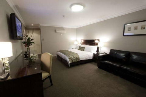 Carlyle Suites & Apartments - Accommodation Asia 4