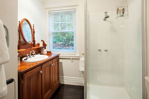 Moulton Park Cottages - Accommodation Guide 6