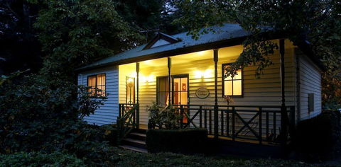 Moulton Park Cottages - Accommodation Guide 2