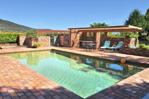 Langbrook Estate Cottages - Accommodation Guide 0