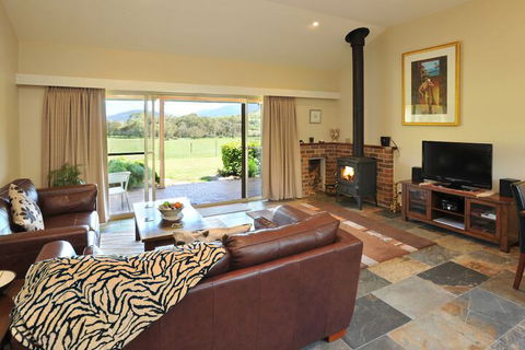 Langbrook Estate Cottages - Accommodation Guide 4
