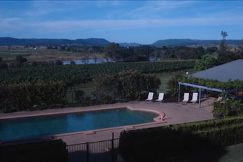 Tranquil Vale Vineyard & Cottages - Accommodation Guide 2