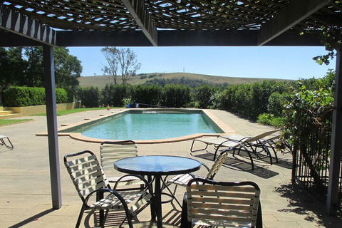Tranquil Vale Vineyard & Cottages - Accommodation Guide 1