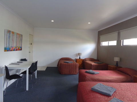 Artesian Spa Motel - Accommodation Guide 6