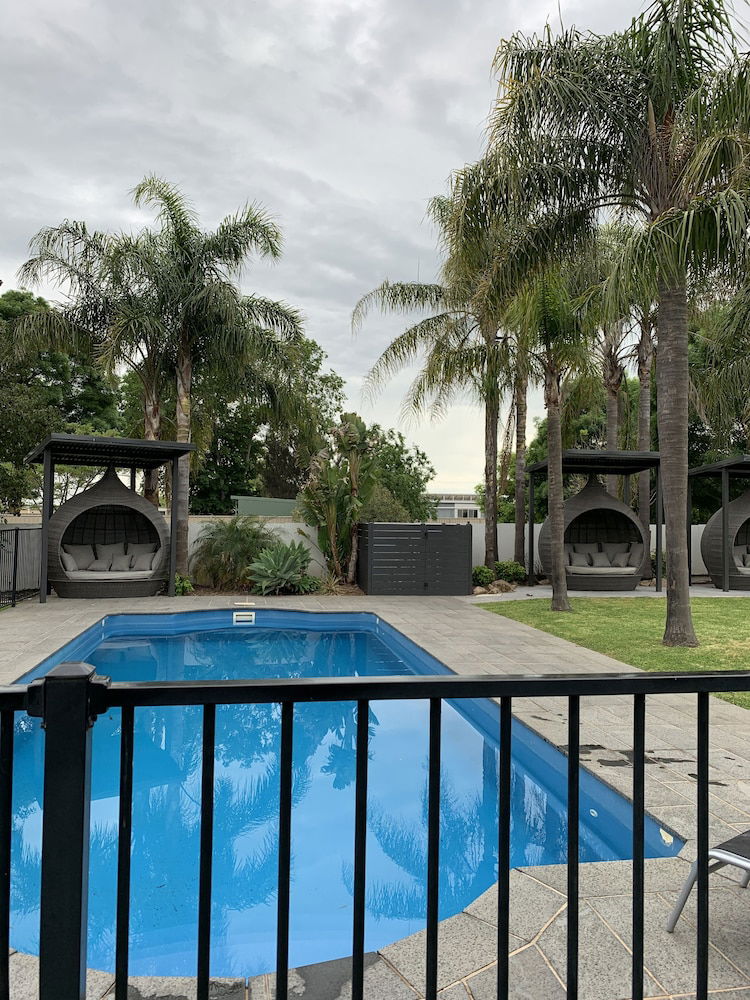 Ganmain NSW Accommodation Asia