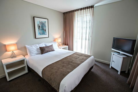 Adelaide DressCircle Apartments North Terrace - Accommodation Guide 4