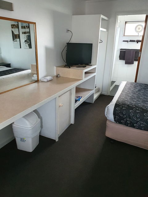 Budget On The Lake - Accommodation Asia 5