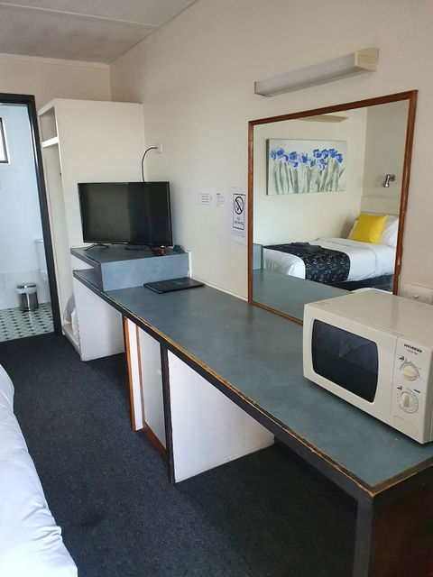 Budget On The Lake - Accommodation Asia 0