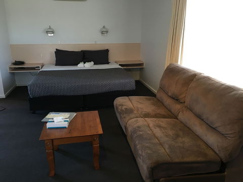 Budget On The Lake - Accommodation Asia 2