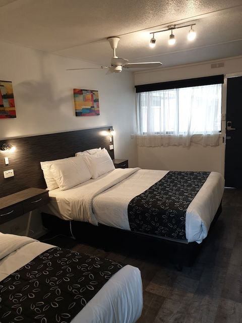 Budget On The Lake - Accommodation Asia 4
