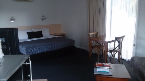 Budget On The Lake - Accommodation Asia 3