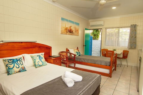 Tropical Palms - Accommodation Asia 6
