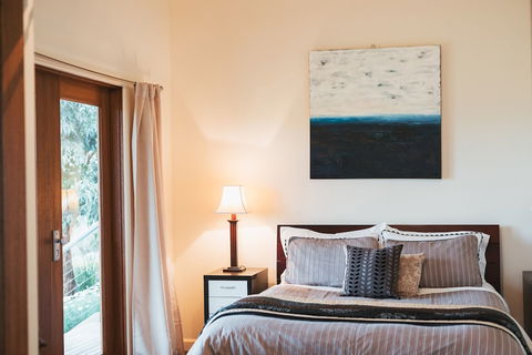 Outlook Hill Vineyard Cottages - Accommodation Asia 6
