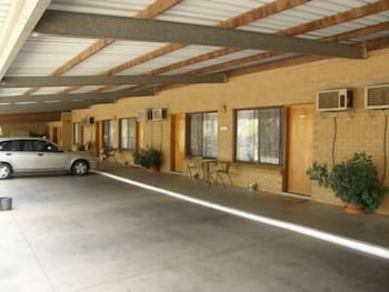 Orana Motor Inn - Accommodation Guide 1