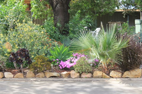 Orana Motor Inn - Accommodation Guide 2
