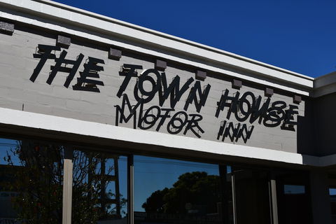 The Town House Motor Inn - Accommodation China 5