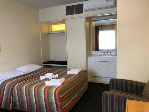 The Astor Hotel Motel - Accommodation Guide 3