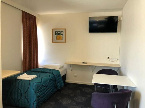 The Astor Hotel Motel - Accommodation Guide 2