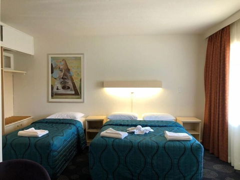 The Astor Hotel Motel - Accommodation Guide 1