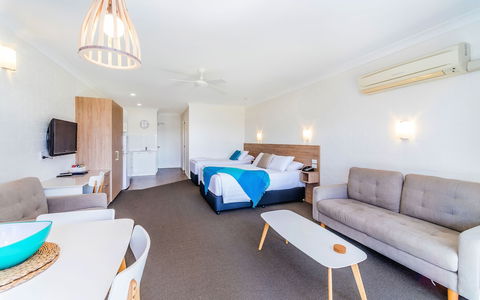 Moby Dick Waterfront Resort Motel - Accommodation Asia 2