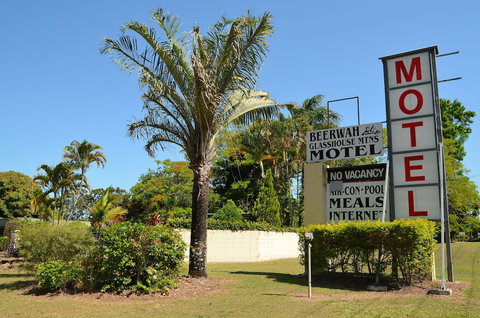 Beerwah Glasshouse Mountains Motel - Accommodation Guide 0
