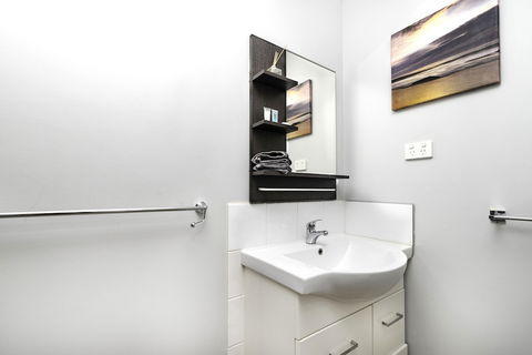 Bald Hills Motel - Accommodation Asia 4