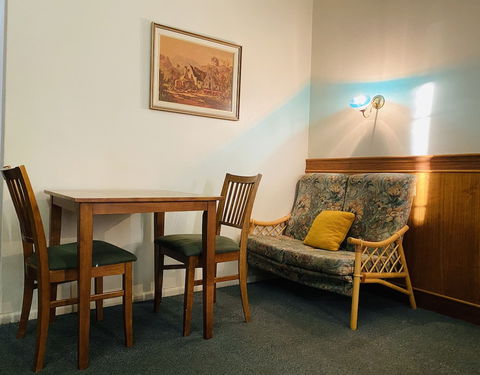 County Lodge Motor Inn - Accommodation Asia 6