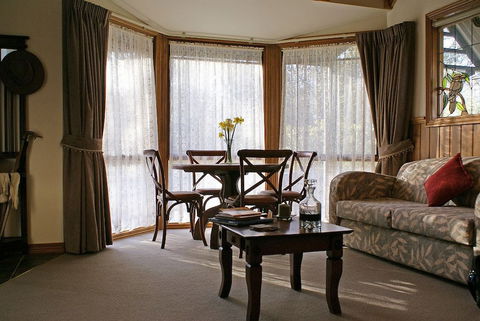 Cottages On Edward - Accommodation Guide 2